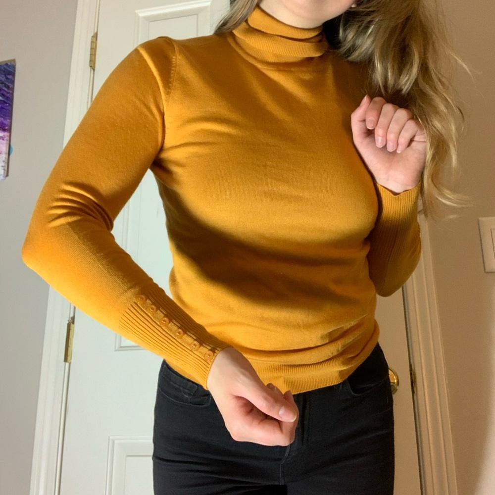 SOLD || Active USA Mustard Yellow Turtleneck